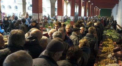 Azoka_Santalutz 2018083